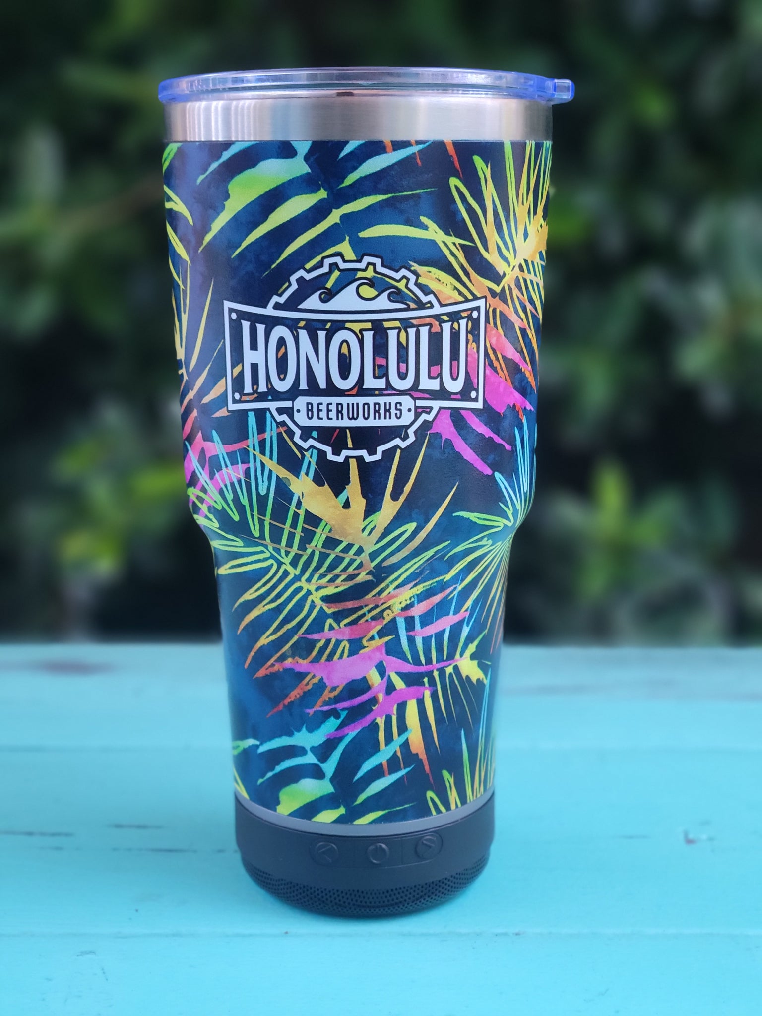 https://www.honolulubeerworks.com/cdn/shop/products/24ozTortolaPalms_2048x2048.jpg?v=1687913483